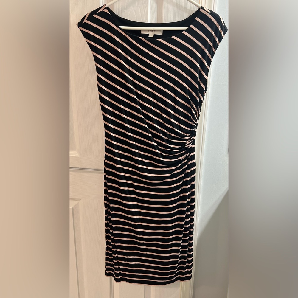 LOFT size Small dress with stretch! Great for work!